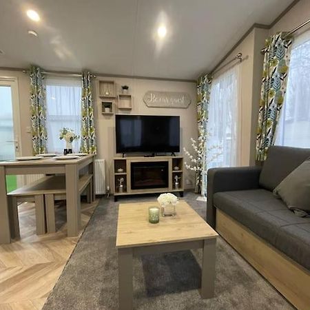 Brand New 6 Berth Holiday Home Selsey Exterior foto